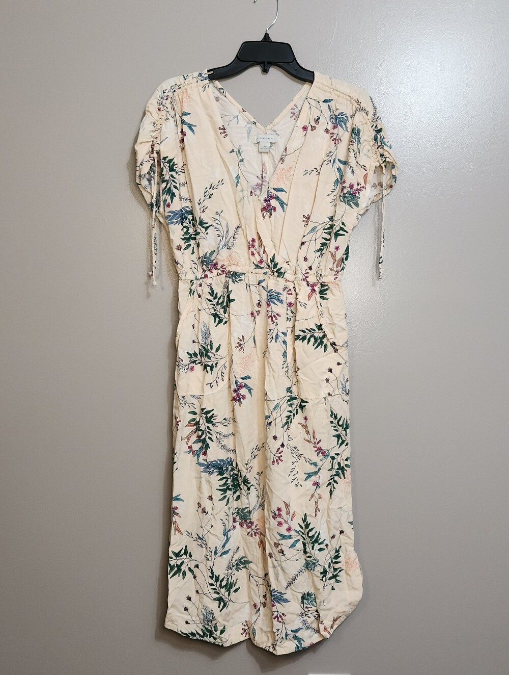 Peyton & Parker Floral V-Neck Cream Midi Dress Size Medium